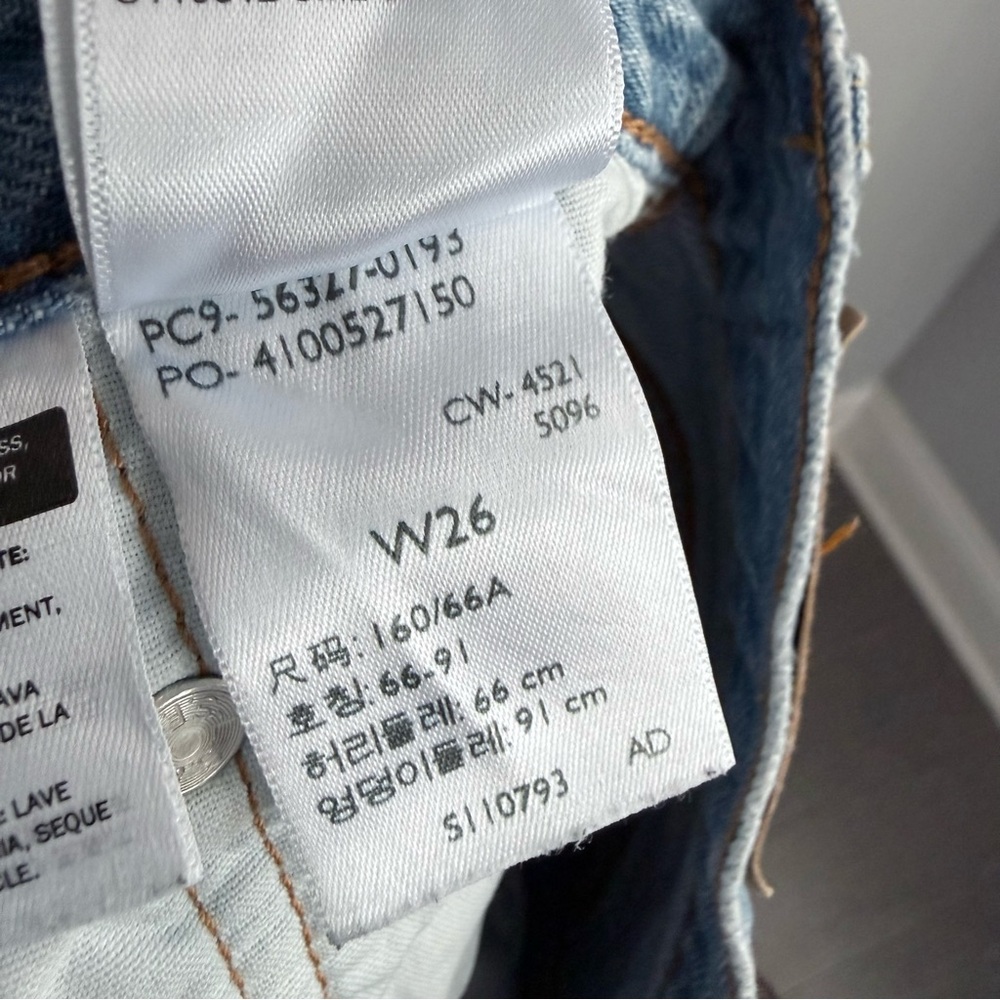 Levi's Women's 501 Cotton High Rise Denim Shorts Sansome St Size 26 56327-0193 - Picture 12 of 16